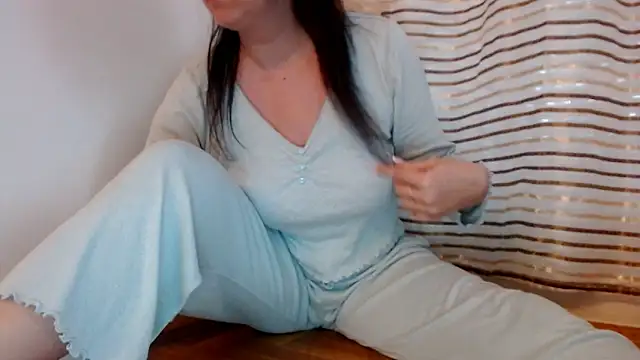 Snapshot of SofiaLenis chatting on June 10, 11:42 am SofiaLenis online show from June 10, 11:42 am