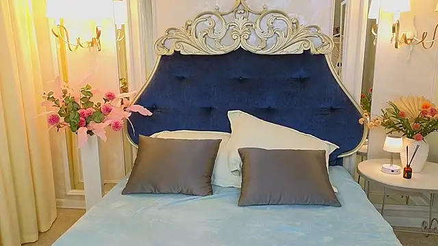 Ariana Petite online show from May 15, 11:45 pm