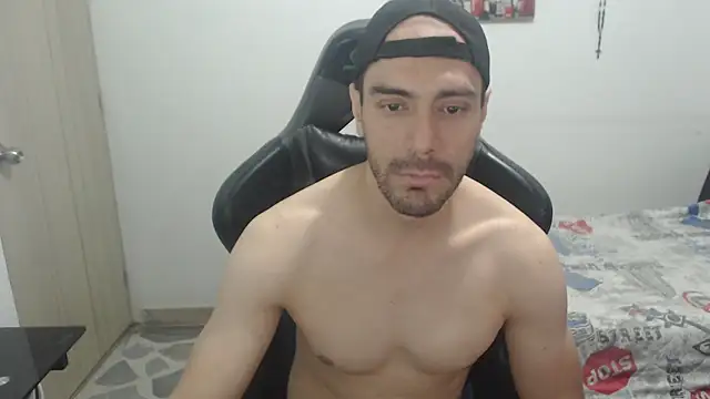 Snapshot of samuelgarcia_ chatting on June 22, 5:37 am samuelgarcia online show from June 22, 5:37 am