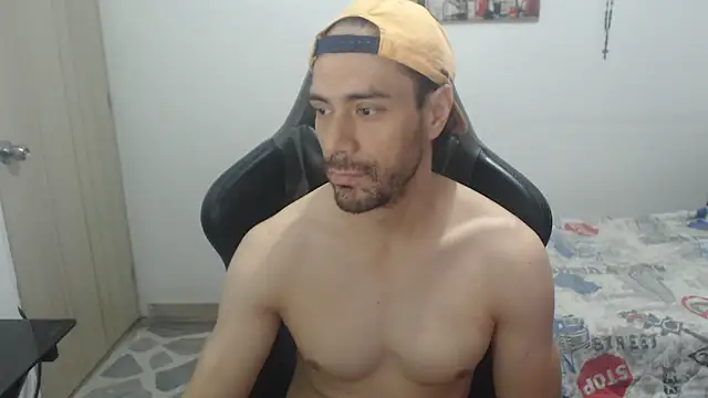 Snapshot of samuelgarcia_ chatting on July 5, 1:45 am samuelgarcia online show from July 5, 1:45 am