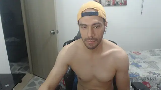 Snapshot of samuelgarcia_ chatting on July 8, 8:19 am samuelgarcia online show from July 8, 8:19 am