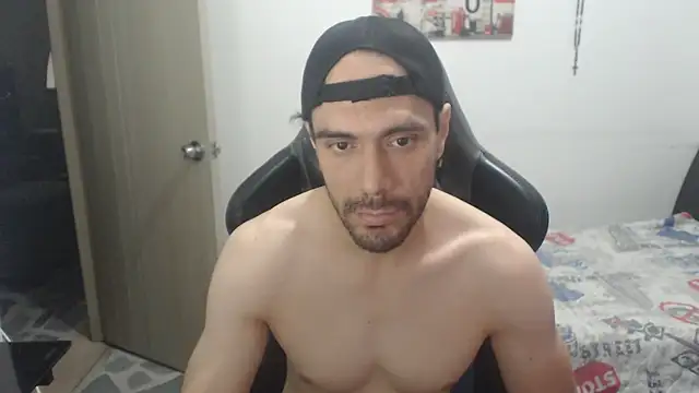 Snapshot of samuelgarcia_ chatting on July 15, 7:35 am samuelgarcia online show from July 15, 7:35 am