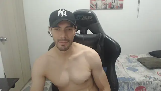 Snapshot of samuelgarcia_ chatting on July 20, 7:00 am samuelgarcia online show from July 20, 7:00 am