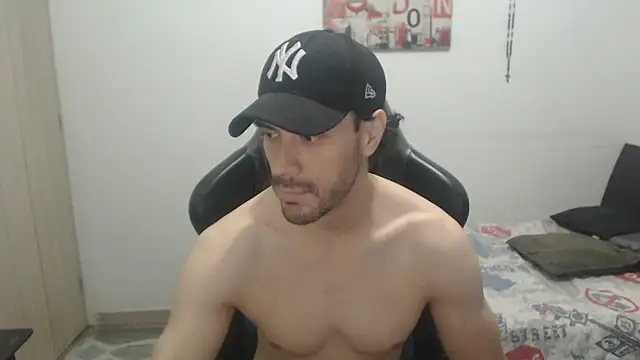Snapshot of samuelgarcia_ chatting on July 21, 4:48 am samuelgarcia online show from July 21, 4:48 am