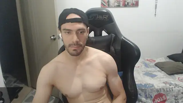 Snapshot of samuelgarcia_ chatting on July 25, 8:23 am samuelgarcia online show from July 25, 8:23 am