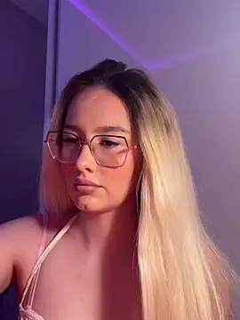 Snapshot of mollyxxx chatting on June 7, 3:21 am mollyxxx online show from June 7, 3:21 am