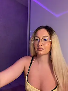 Snapshot of mollyxxx chatting on August 2, 1:48 am mollyxxx online show from August 2, 1:48 am