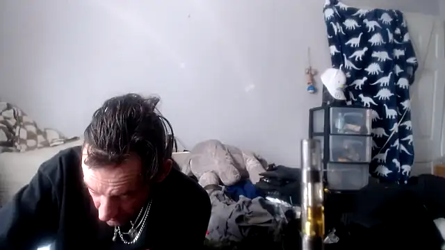 Snapshot of lickthecat chatting on October 10, 9:47 pm lickthecat online show from October 10, 9:47 pm