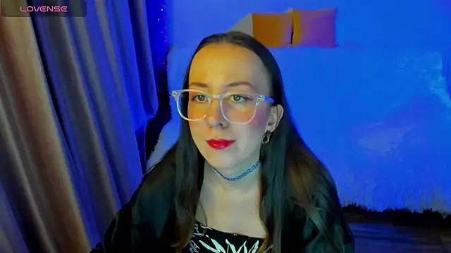 Snapshot of CurlySteph chatting on February 4, 7:42 pm CurlySteph online show from February 4, 7:42 pm