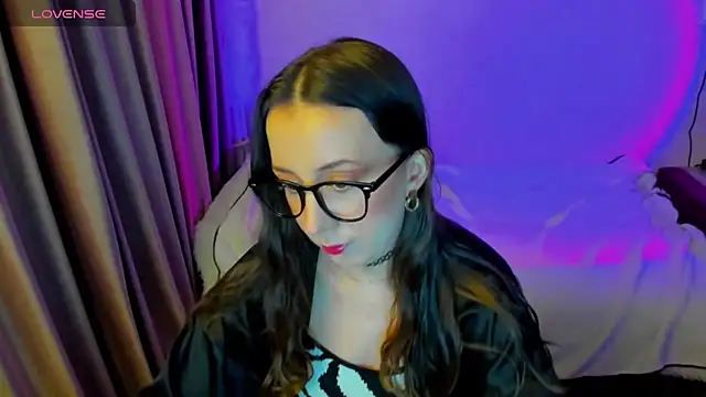 Snapshot of CurlySteph chatting on March 1, 7:27 pm CurlySteph online show from March 1, 7:27 pm