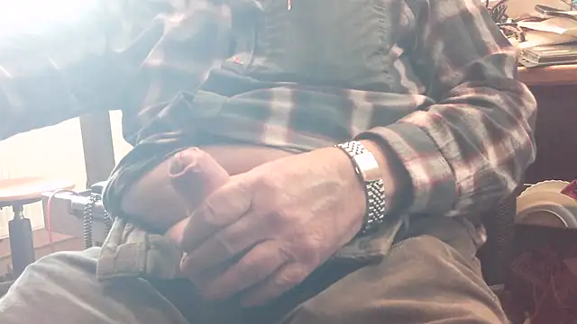 Snapshot of HaraldGermany chatting on April 3, 3:21 pm HaraldGermany online show from April 3, 3:21 pm