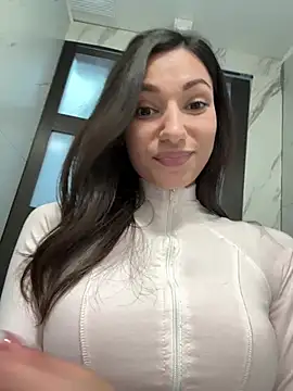 Snapshot of _MiaQueen_ chatting on February 4, 7:53 pm MiaQueen online show from February 4, 7:53 pm