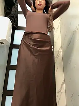 Snapshot of _MiaQueen_ chatting on February 19, 10:39 pm MiaQueen online show from February 19, 10:39 pm