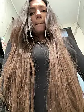 Snapshot of _MiaQueen_ chatting on February 26, 11:26 pm MiaQueen online show from February 26, 11:26 pm