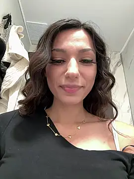 Snapshot of _MiaQueen_ chatting on February 27, 11:27 pm MiaQueen online show from February 27, 11:27 pm