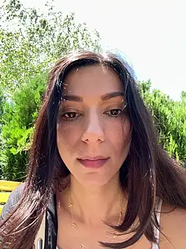 Snapshot of _MiaQueen_ chatting on June 7, 11:25 am MiaQueen online show from June 7, 11:25 am
