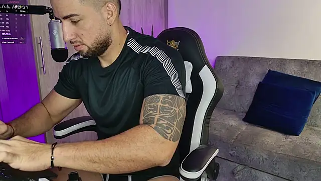 Snapshot of mr_david_cox chatting on February 13, 1:26 pm mr david cox online show from February 13, 1:26 pm