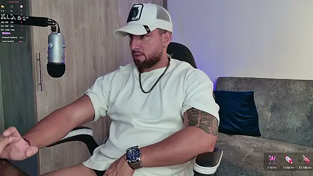 Snapshot of mr_david_cox chatting on February 19, 11:04 pm mr david cox online show from February 19, 11:04 pm