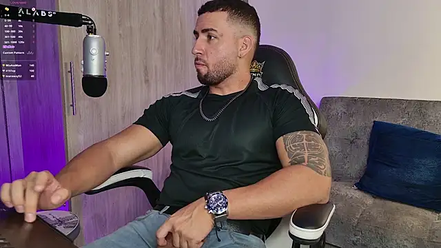 Snapshot of mr_david_cox chatting on February 23, 3:45 am mr david cox online show from February 23, 3:45 am