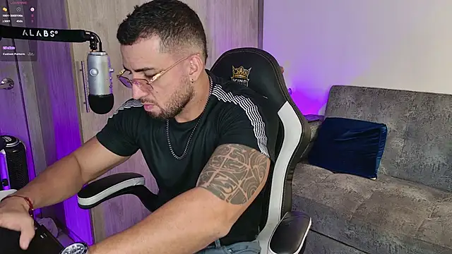 Snapshot of mr_david_cox chatting on February 28, 1:15 am mr david cox online show from February 28, 1:15 am