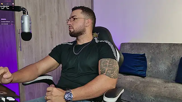 Snapshot of mr_david_cox chatting on March 3, 12:48 pm mr david cox online show from March 3, 12:48 pm