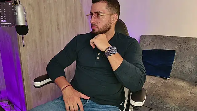 Snapshot of mr_david_cox chatting on March 6, 1:03 pm mr david cox online show from March 6, 1:03 pm