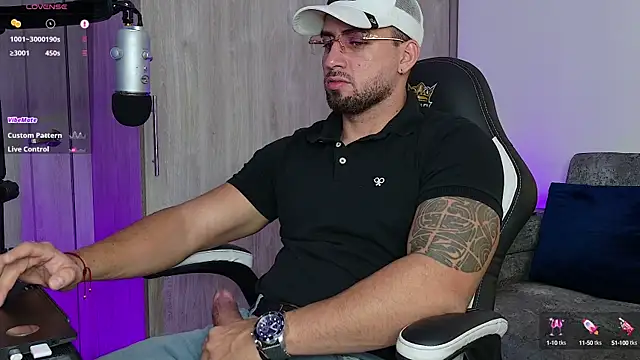 Snapshot of mr_david_cox chatting on March 12, 12:53 am mr david cox online show from March 12, 12:53 am