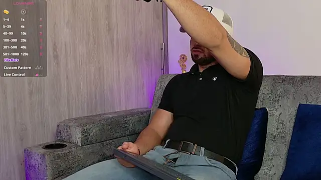 Snapshot of mr_david_cox chatting on March 13, 1:21 am mr david cox online show from March 13, 1:21 am