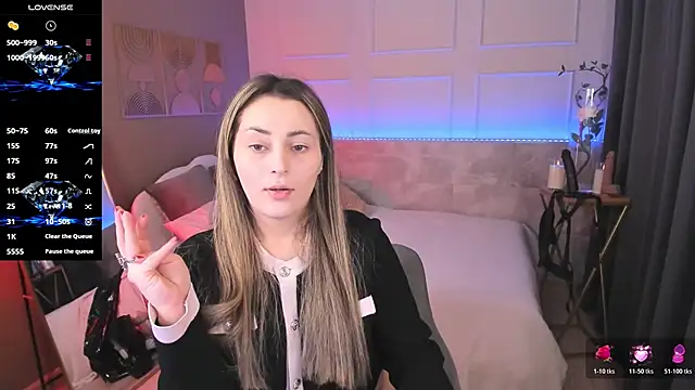 KylieMellow online show from March 18, 5:54 am