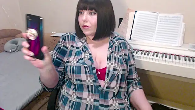 Snapshot of BettyMilla chatting on February 16, 6:26 pm BettyMilla online show from February 16, 6:26 pm