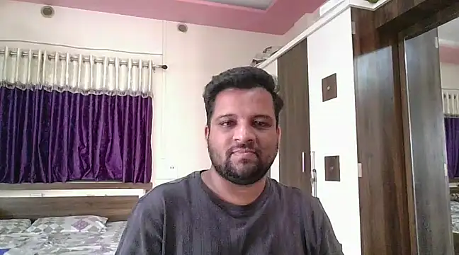 Snapshot of dhruv_love chatting on February 6, 11:21 am dhruv love online show from February 6, 11:21 am