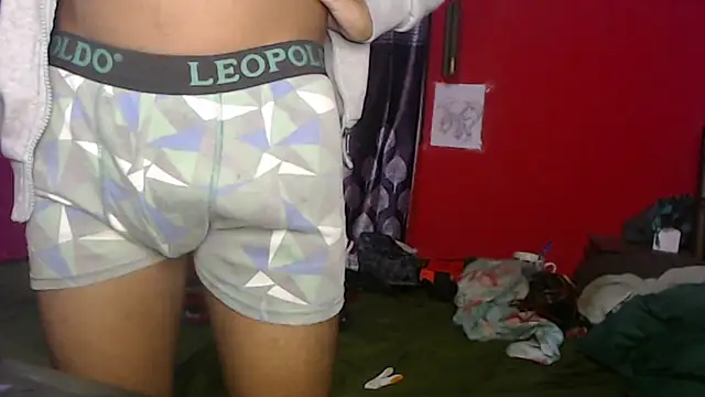 Snapshot of longdickservice chatting on February 3, 9:52 am longdickservice online show from February 3, 9:52 am