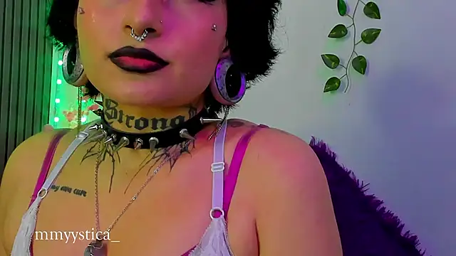 Snapshot of Rainnbow_ chatting on April 21, 8:20 am Rainnbow online show from April 21, 8:20 am
