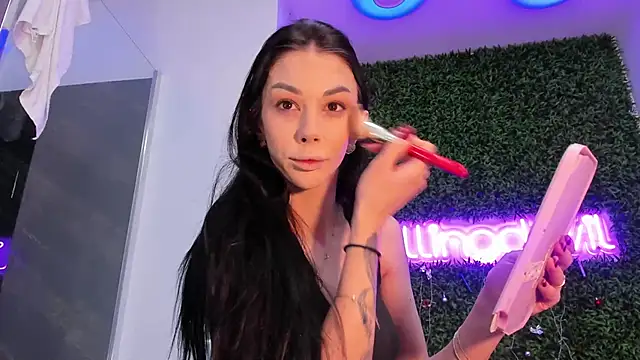 Snapshot of realhotfallingdevil chatting on February 2, 5:50 am realhotfallingdevil online show from February 2, 5:50 am