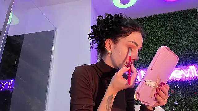 Snapshot of realhotfallingdevil chatting on February 3, 4:54 am realhotfallingdevil online show from February 3, 4:54 am