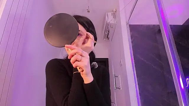 Snapshot of realhotfallingdevil chatting on March 3, 4:51 am realhotfallingdevil online show from March 3, 4:51 am