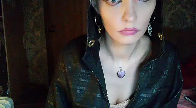 Snapshot of WildMissNiks chatting on December 9, 11:36 am WildMissNiks online show from December 9, 11:36 am