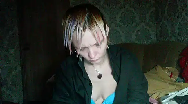 Snapshot of WildMissNiks chatting on December 10, 10:49 am WildMissNiks online show from December 10, 10:49 am