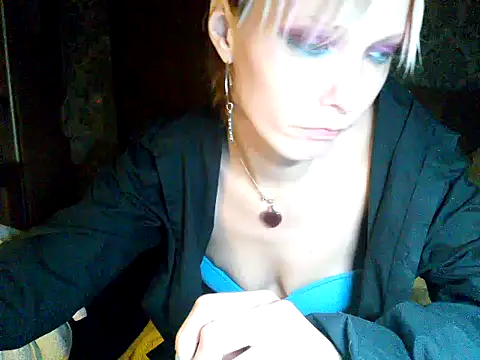 Snapshot of WildMissNiks chatting on December 10, 1:55 pm WildMissNiks online show from December 10, 1:55 pm