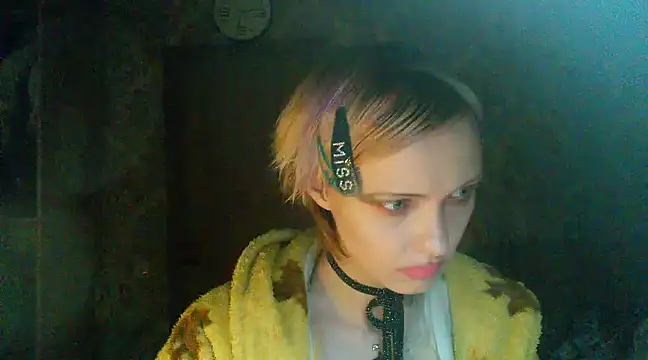 Snapshot of WildMissNiks chatting on December 17, 12:33 pm WildMissNiks online show from December 17, 12:33 pm