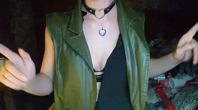 Snapshot of WildMissNiks chatting on December 17, 3:39 pm WildMissNiks online show from December 17, 3:39 pm