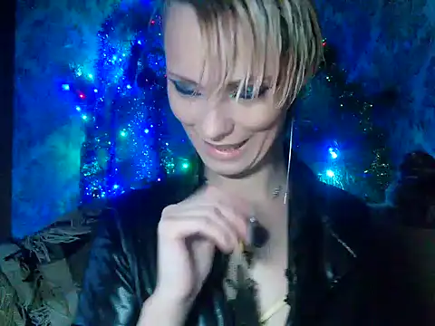 Snapshot of WildMissNiks chatting on December 28, 10:58 am WildMissNiks online show from December 28, 10:58 am