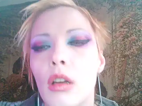 Snapshot of WildMissNiks chatting on February 1, 11:21 am WildMissNiks online show from February 1, 11:21 am