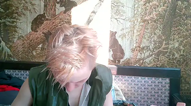 Snapshot of WildMissNiks chatting on February 18, 7:43 am WildMissNiks online show from February 18, 7:43 am