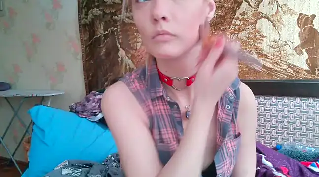 Snapshot of WildMissNiks chatting on February 20, 7:55 am WildMissNiks online show from February 20, 7:55 am