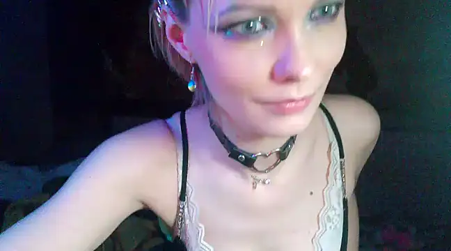 Snapshot of WildMissNiks chatting on February 28, 4:10 pm WildMissNiks online show from February 28, 4:10 pm