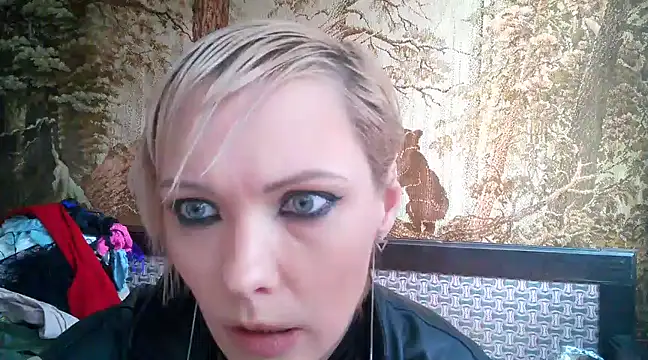 Snapshot of WildMissNiks chatting on March 2, 10:35 am WildMissNiks online show from March 2, 10:35 am