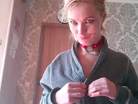 Snapshot of WildMissNiks chatting on September 19, 9:00 am WildMissNiks online show from September 19, 9:00 am