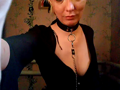 Snapshot of WildMissNiks chatting on October 28, 9:13 am WildMissNiks online show from October 28, 9:13 am