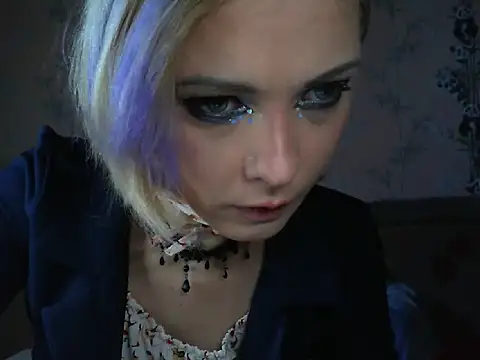 WildMissNiks online show from March 16, 8:29 am